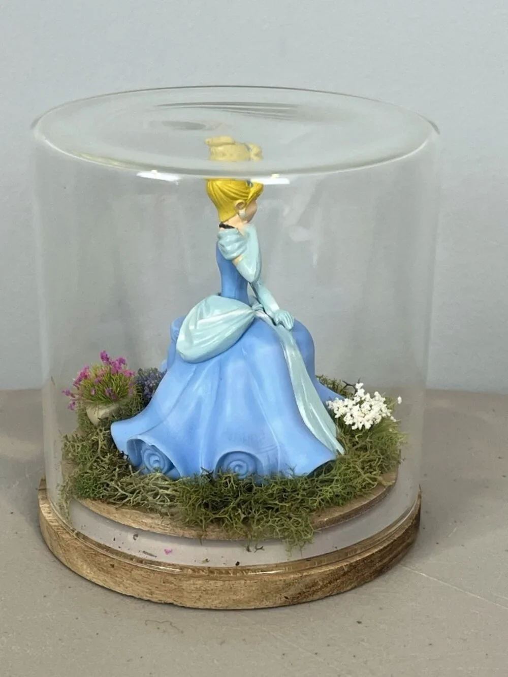Disney Cinderella Sitting Cake Topper Handmade Cloche Dome Diorama Display 5”